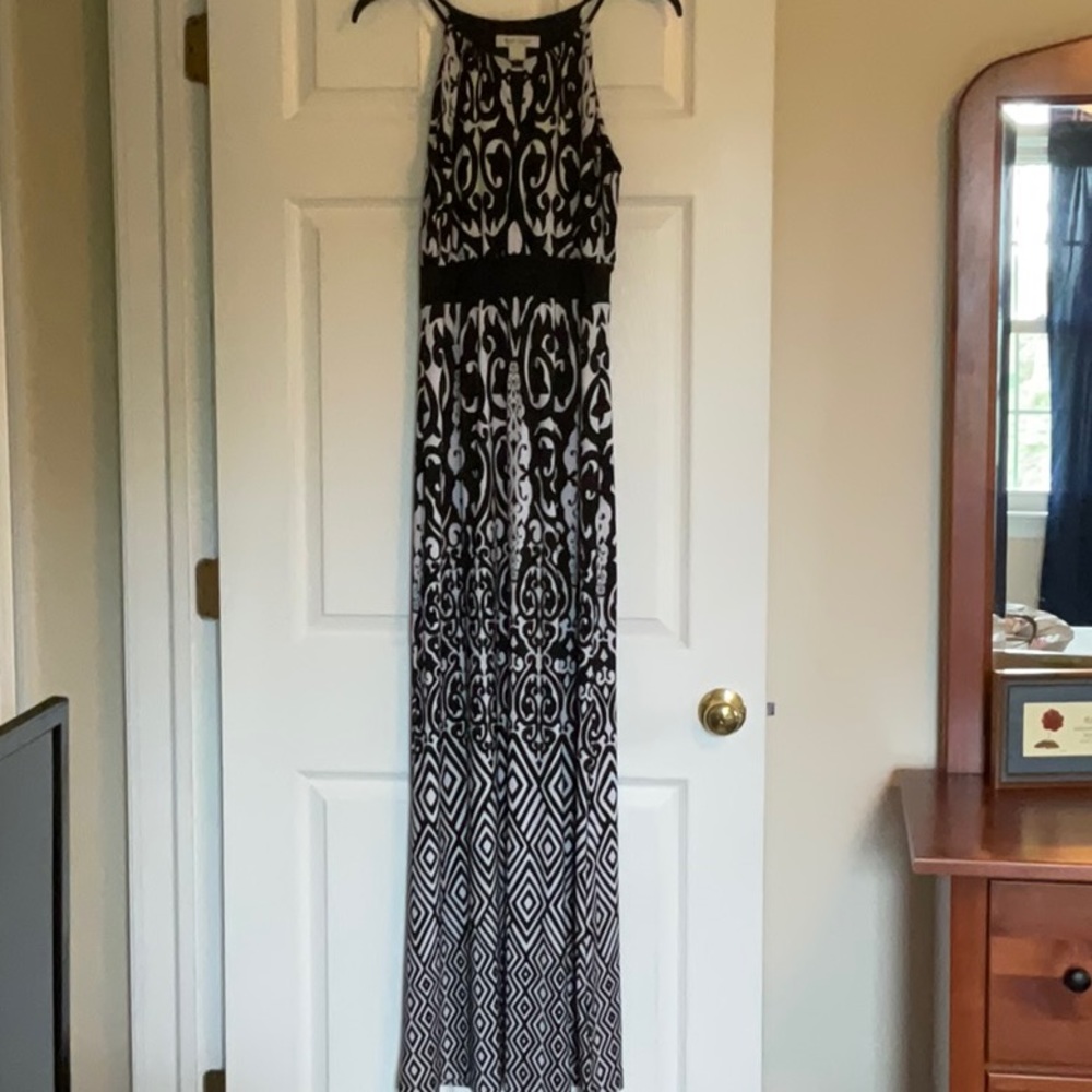 White House Black Market black and white maxi dress. Spaghetti straps. Size XS